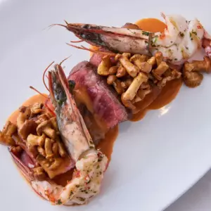 Surf&Turf  Флет-айрон  с лисичками и тигровыми креветками