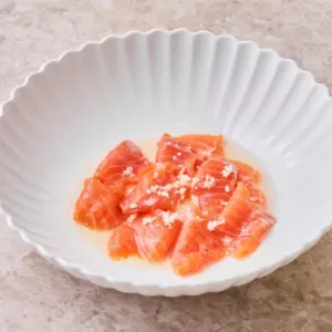 Карельская форель с юдзу и свежим хреном