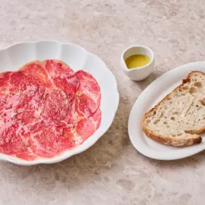 Говядина Wagyu c дижноской горчицей и тартином