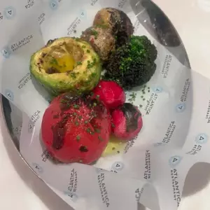Авокадо, брокколи, томат, картофель и редис