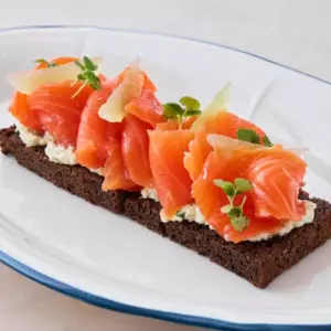 Мореброд с карельской форелью на ржаном хлебе